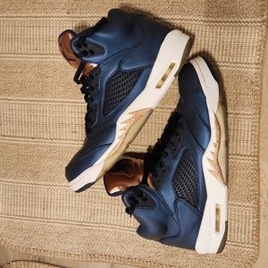 BRONZE METALLIC JORDAN 5